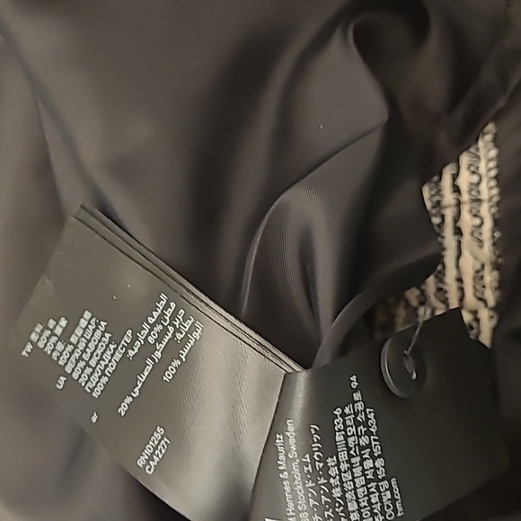 NWOT H&M Tweed Feel Black and White Pencil Skirt with Gold Zipper - Picture 14 of 15